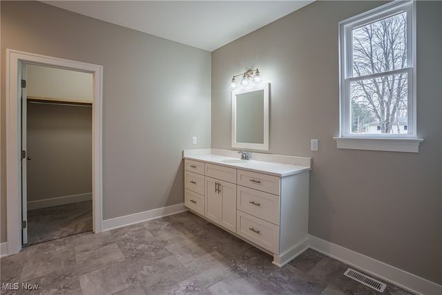 2938 S Hametown Road, Barberton, OH 44203