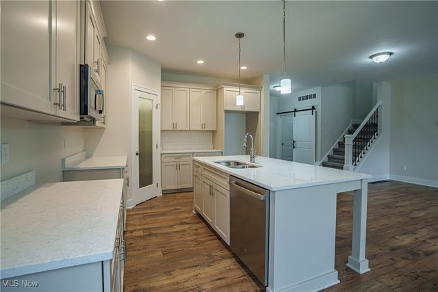 2938 S Hametown Road, Barberton, OH 44203