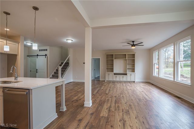 2938 S Hametown Road, Barberton, OH 44203