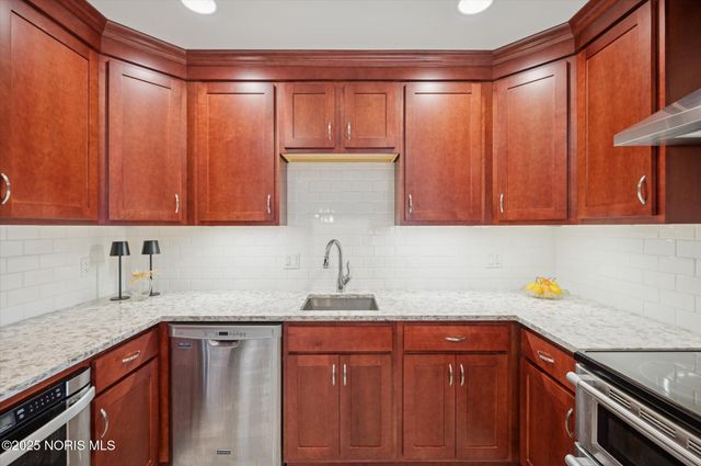 6046 Gillingham Drive, Sylvania, OH 43560