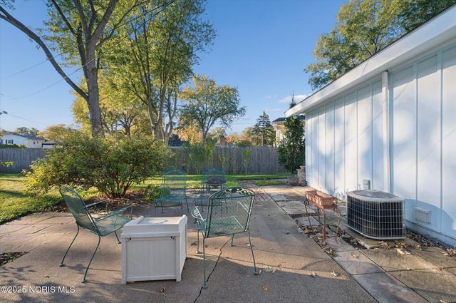 6046 Gillingham Drive, Sylvania, OH 43560