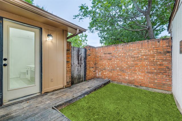 10316 Ridge Oak Street, Dallas, TX 75227