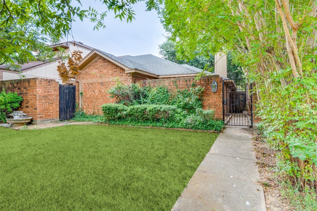 10316 Ridge Oak Street, Dallas, TX 75227