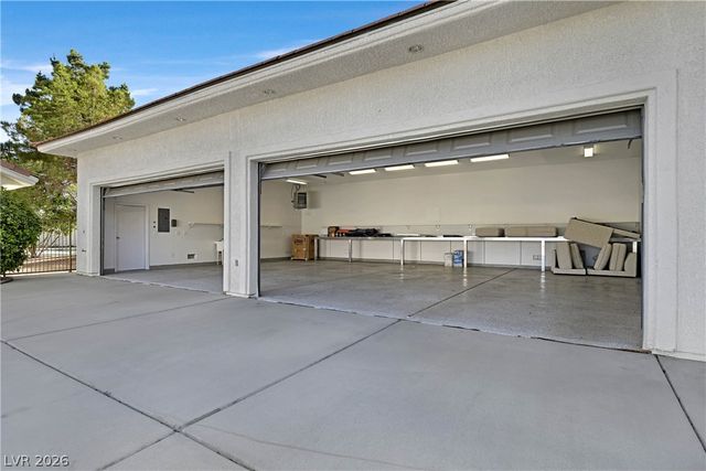 206 East Mesa Verde Lane, Las Vegas, NV 89123