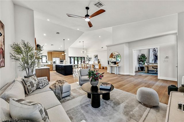 206 East Mesa Verde Lane, Las Vegas, NV 89123