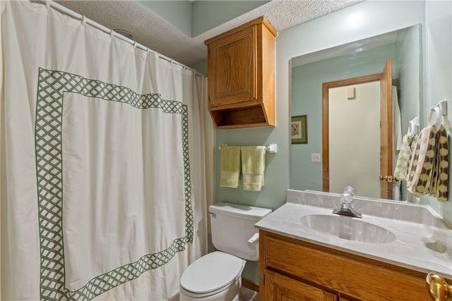 14 Runnymede Lane, Bella Vista, AR 72715