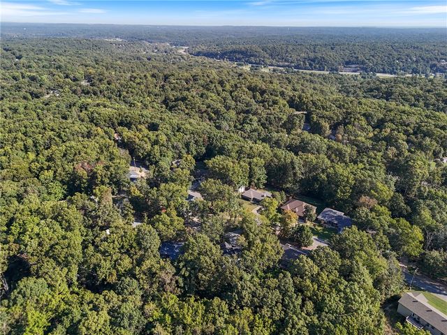 14 Runnymede Lane, Bella Vista, AR 72715