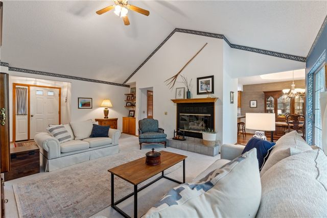 14 Runnymede Lane, Bella Vista, AR 72715
