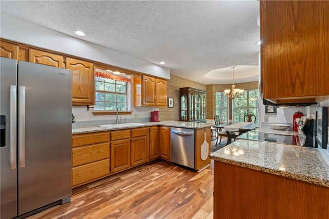 14 Runnymede Lane, Bella Vista, AR 72715