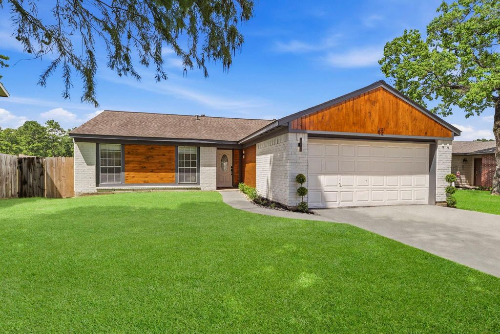 42 Lyrebird Drive, The Woodlands, TX 77380