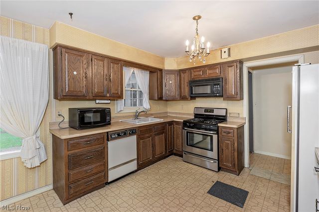 692 Davidson Drive, Highland Heights, OH 44143