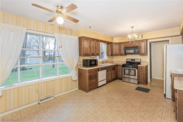 692 Davidson Drive, Highland Heights, OH 44143