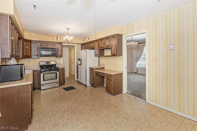 692 Davidson Drive, Highland Heights, OH 44143