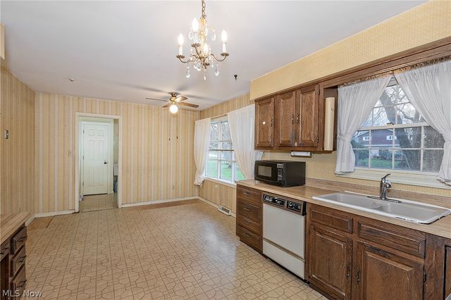 692 Davidson Drive, Highland Heights, OH 44143