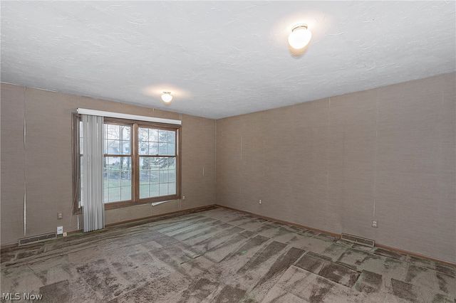 692 Davidson Drive, Highland Heights, OH 44143