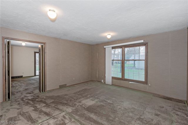 692 Davidson Drive, Highland Heights, OH 44143