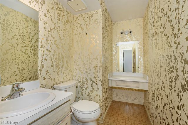 692 Davidson Drive, Highland Heights, OH 44143