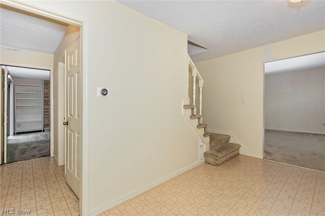 692 Davidson Drive, Highland Heights, OH 44143