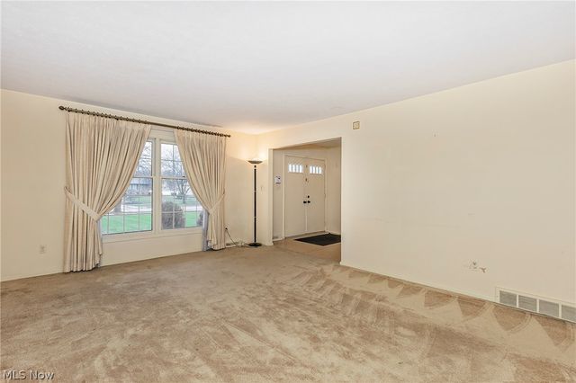 692 Davidson Drive, Highland Heights, OH 44143