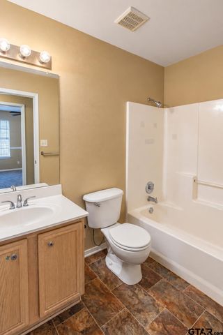 211 Willowbrook Ln, Whitehouse, TX 75791