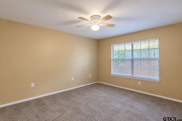 211 Willowbrook Ln, Whitehouse, TX 75791