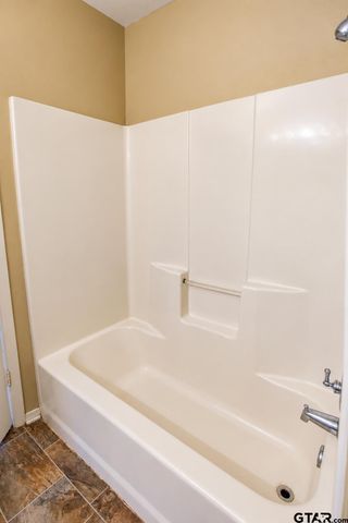211 Willowbrook Ln, Whitehouse, TX 75791