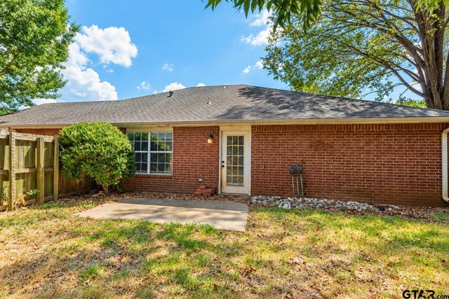 211 Willowbrook Ln, Whitehouse, TX 75791
