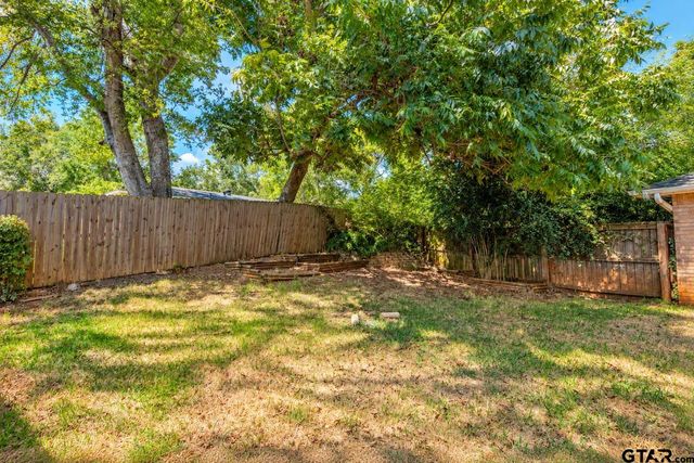 211 Willowbrook Ln, Whitehouse, TX 75791