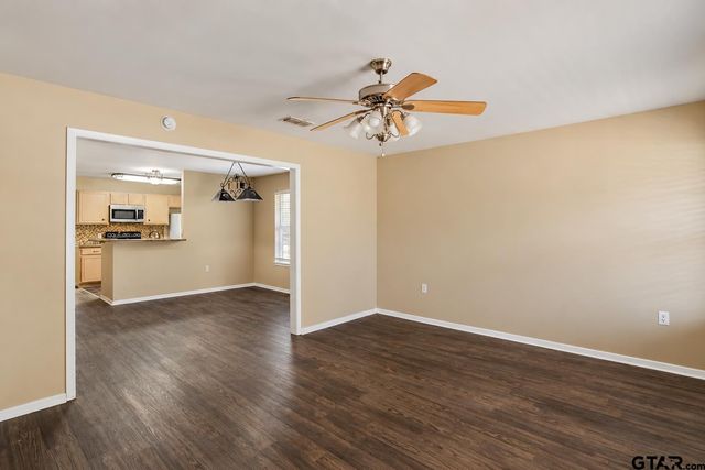 211 Willowbrook Ln, Whitehouse, TX 75791