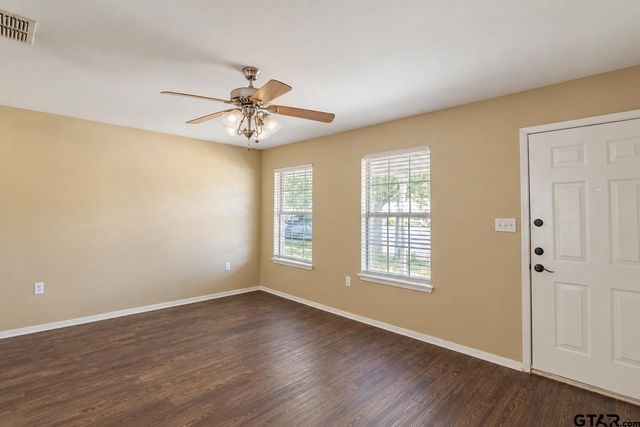 211 Willowbrook Ln, Whitehouse, TX 75791