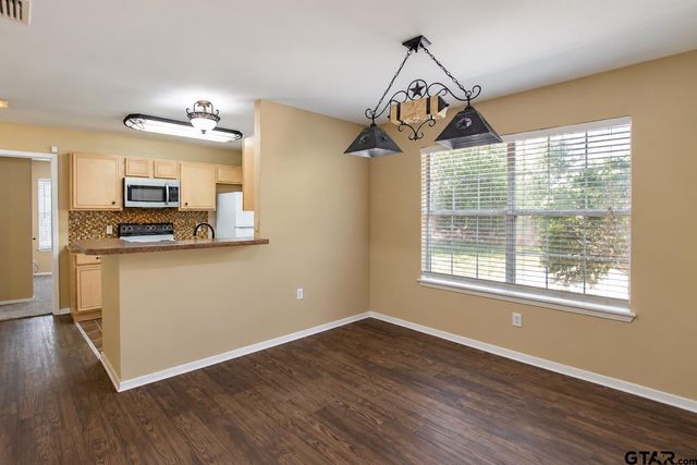 211 Willowbrook Ln, Whitehouse, TX 75791