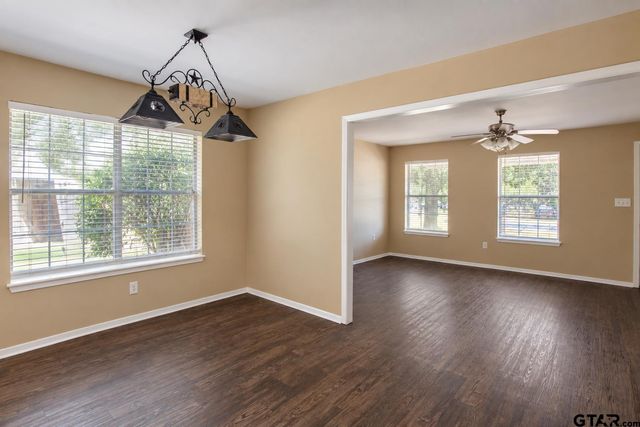 211 Willowbrook Ln, Whitehouse, TX 75791