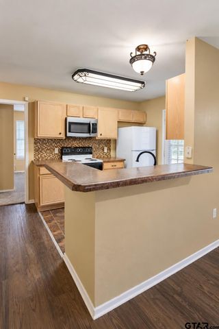 211 Willowbrook Ln, Whitehouse, TX 75791