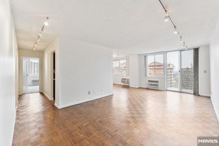 160 Overlook Avenue 20D, Hackensack, NJ 07601