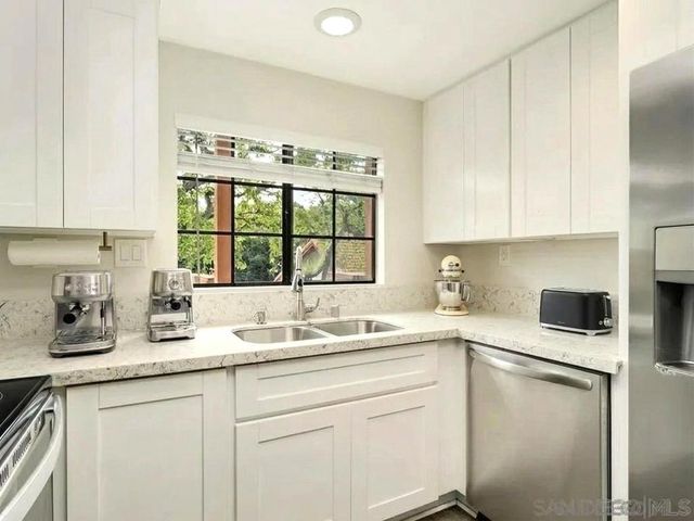 2822 Winthrop Ave, Carlsbad, CA 92010