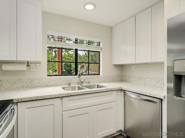 2822 Winthrop Ave, Carlsbad, CA 92010