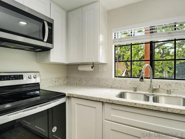2822 Winthrop Ave, Carlsbad, CA 92010