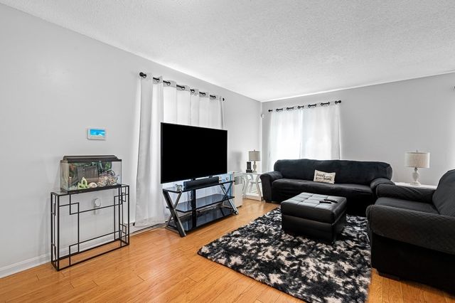98 Eastern Ave 403, Worcester, MA 01605
