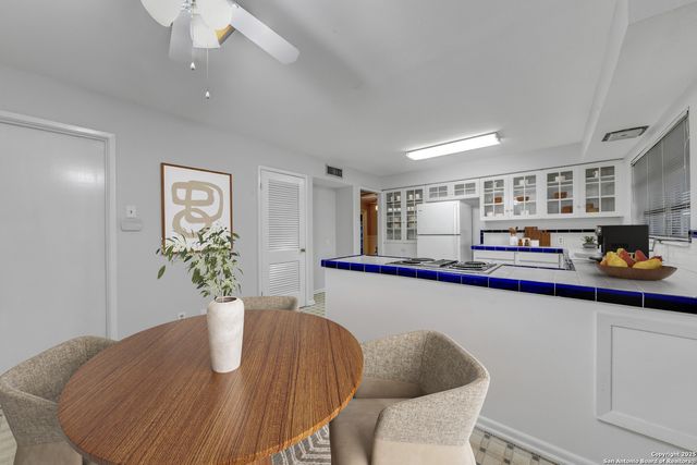 127 Meadowood Lane, San Antonio, TX 78216