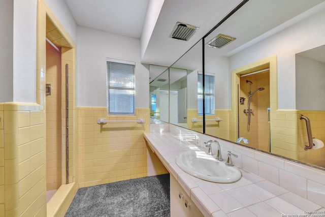 127 Meadowood Lane, San Antonio, TX 78216