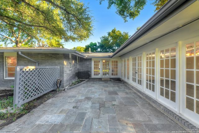 127 Meadowood Lane, San Antonio, TX 78216