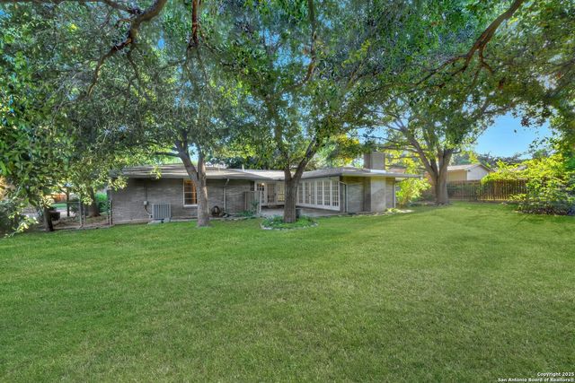 127 Meadowood Lane, San Antonio, TX 78216