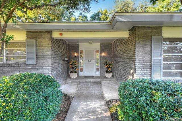127 Meadowood Lane, San Antonio, TX 78216