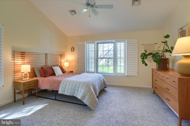 19 STERLING CT, Hershey, PA 17033