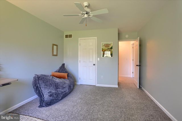 19 STERLING CT, Hershey, PA 17033