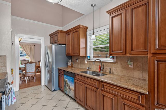 5850 SPRING VILLAGE ST, San Antonio, TX 78247