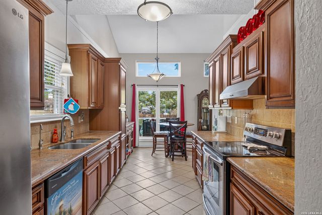 5850 SPRING VILLAGE ST, San Antonio, TX 78247