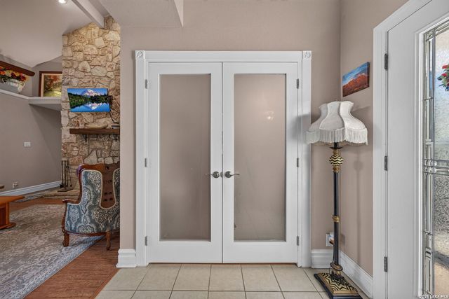 5850 SPRING VILLAGE ST, San Antonio, TX 78247
