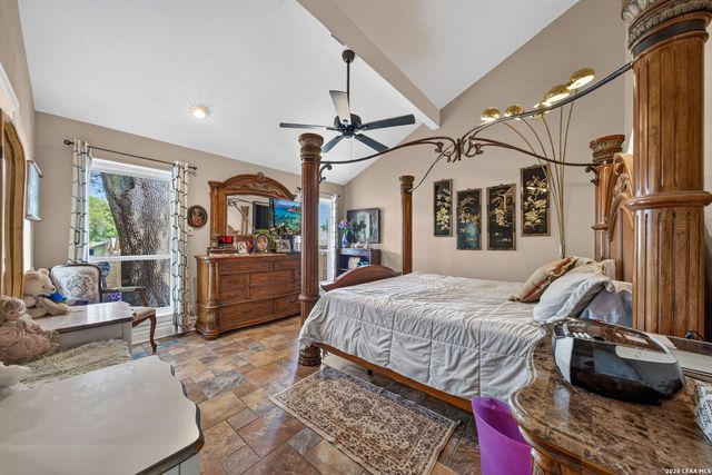 5850 SPRING VILLAGE ST, San Antonio, TX 78247