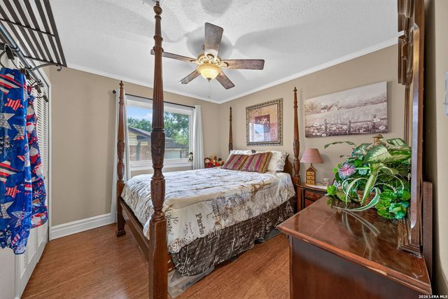 5850 SPRING VILLAGE ST, San Antonio, TX 78247